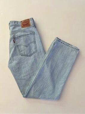 Levi’s High Waisted Jeans Light Wash Straight Leg 28